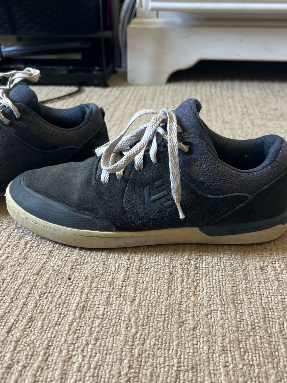 Etnies Black Low-Top Skate Sneakers Etnies Marana XT skate shoes
